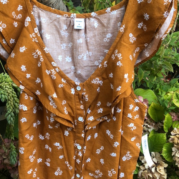 Old Navy! NEW! floral button up tee. - Picture 2 of 7